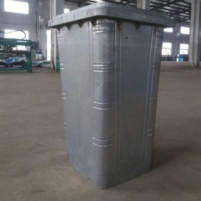 Garbage sorting buckets with different capacities